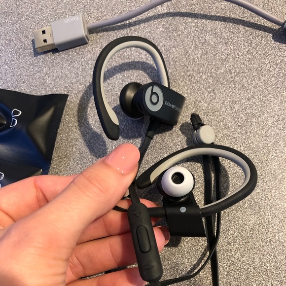 🎶 Power Beats2 Wireless 🎶 - Picture 3 of 4